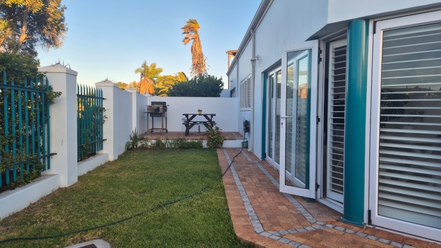 To Let 2 Bedroom Property for Rent in Middedorp Western Cape